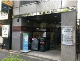 美濃松ビル エントランス