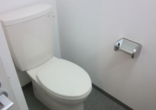 吉岡ビル(新宿御苑前) トイレ