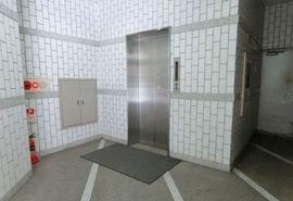 吉岡ビル(新宿御苑前) エレベーター