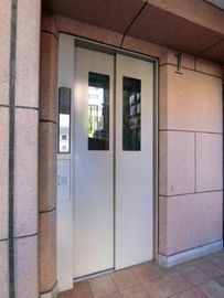 シャンブル戸張ビル エレベーター