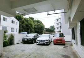 アームズワン 駐車場