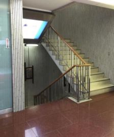 千城ビル 階段　写真