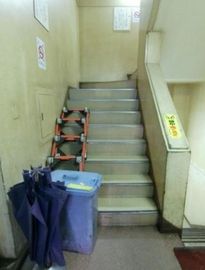 マーブル赤坂ビル 階段
