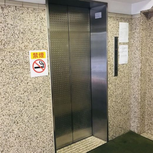 山崎ビル エレベーター　写真