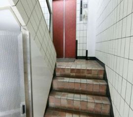 オオノヤビル 階段