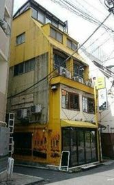 黄色いビル 画像