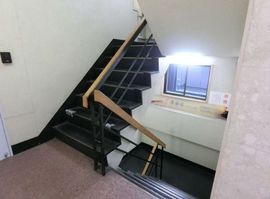 みなみビル 階段