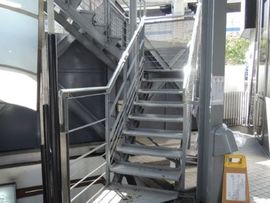 麻布ウィンテルビル 階段
