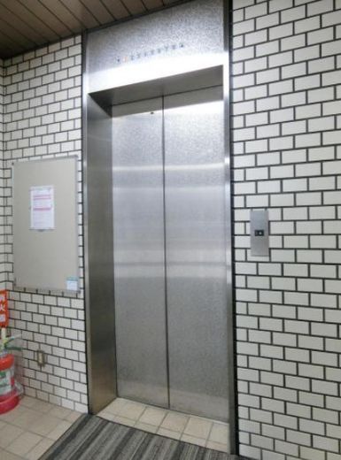 南青山渡辺ビル エレベーター　写真