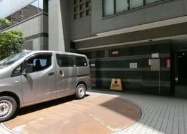 双英ビル 駐車場