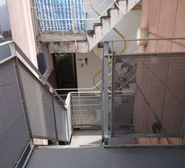 西麻布ファイブ 階段