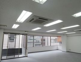松ビル 室内
