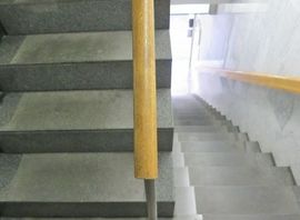 アイアイビル 内階段