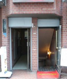 新宿紺野ビル エントランス