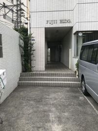 フジイビル エントランス