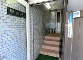 甲山ビル エントランス
