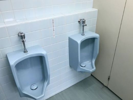 新宿太陽ビル 男子トイレ