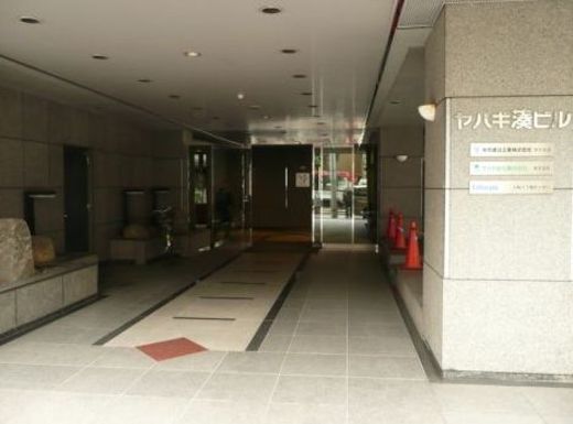 ヤハギ湊ビル エントランス　写真