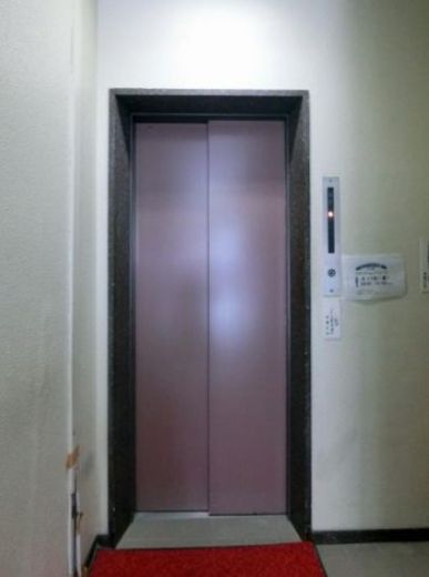 中西ビル エレベーター　写真