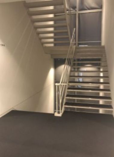 時事通信ビル 階段　写真