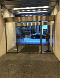 日土地京橋ビル エントランスホール　写真