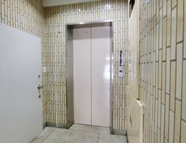 財津ビル エレベーター
