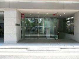 小田急西新宿ビル エントランス　写真