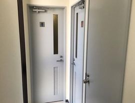 メアリヒト御茶ノ水ビル トイレ　出入り口