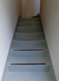 クレイン末広ビル 階段　写真