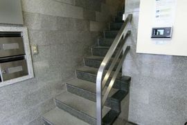 八丁堀プラレールビル 階段