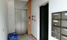 恵比寿西ビル エントランスホール　写真