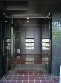 東単ビル エントランス　写真