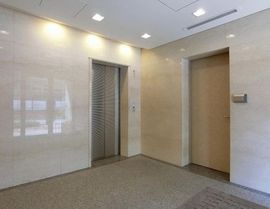 湊日本ビル エレベーターホール　写真
