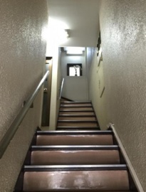 大森ビル(三越前) 階段　写真
