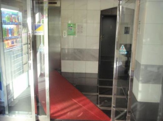 IXOSビル エントランス　写真