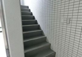 アソルティ人形町 階段