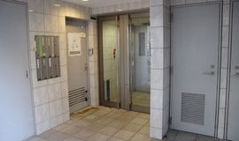 名倉堂ビル(三田) 出入口　写真
