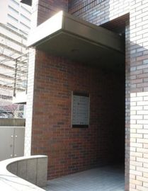 魚竹ビル 出入り口