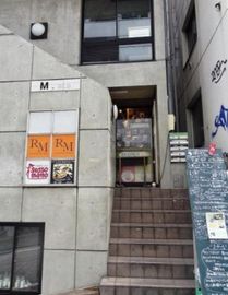 Mビル 階段