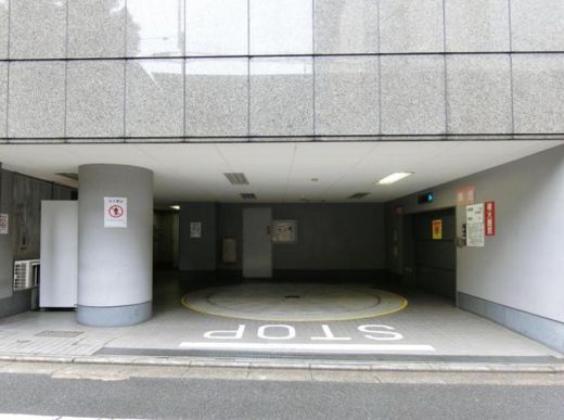 虎ノ門ワイコービル 駐車場