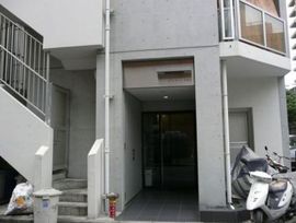 B-WALL神保町ビル エントランス　写真