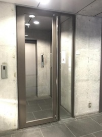 寿ビル(新富町) 出入口　写真